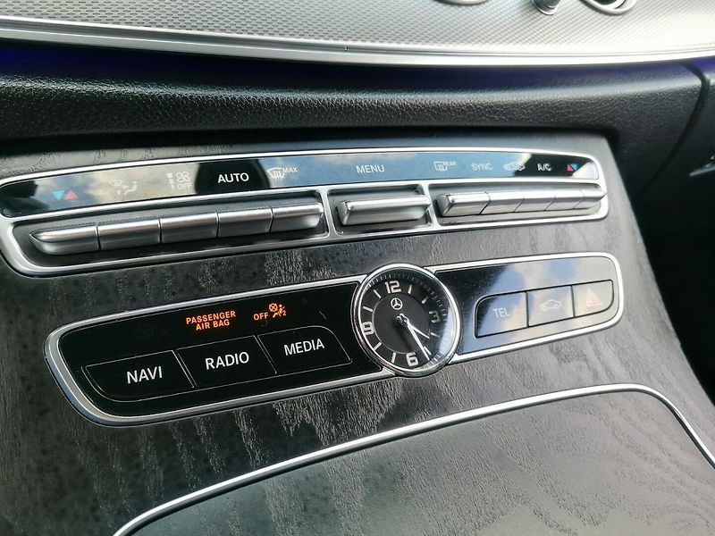 Mercedes-Benz Třídy E (2019) 200D AMG - fotka 23 z 35