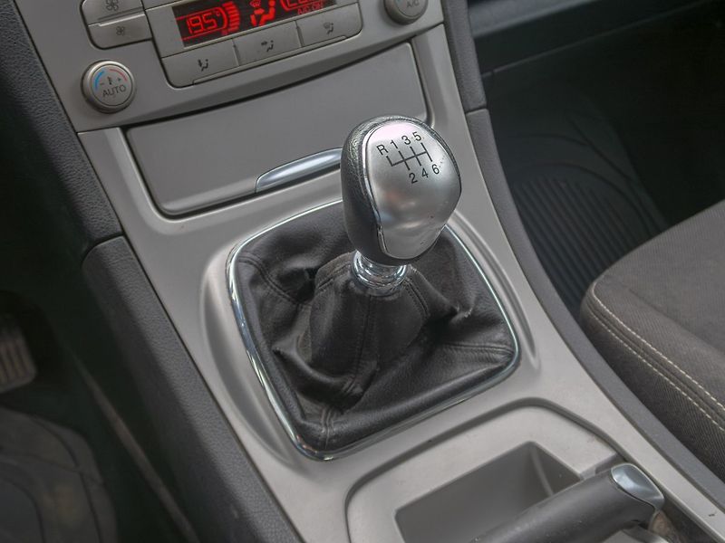 Ford Galaxy (2010) 2.0D 103KW – TAŽNÝ - fotka 19 z 37