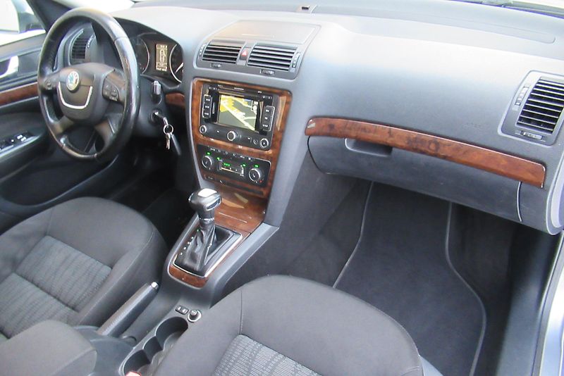 Škoda Octavia 2.0 TDI DSG AUT. KLIMA TAŽNÉ - fotka 20 z 31