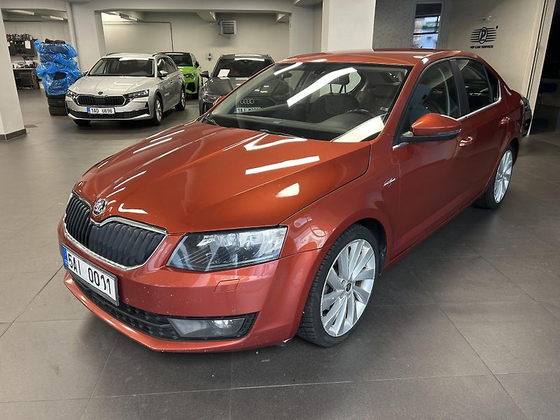 Škoda Octavia (2016) 2.0TDi L&K DSG Bi-X ACC Canton - fotka 2 z 34