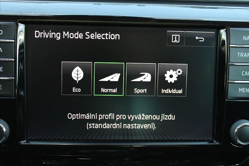Škoda Superb 2,0 TDI  1.MAJ,A/T,4x4,STYLE - fotka 17 z 47