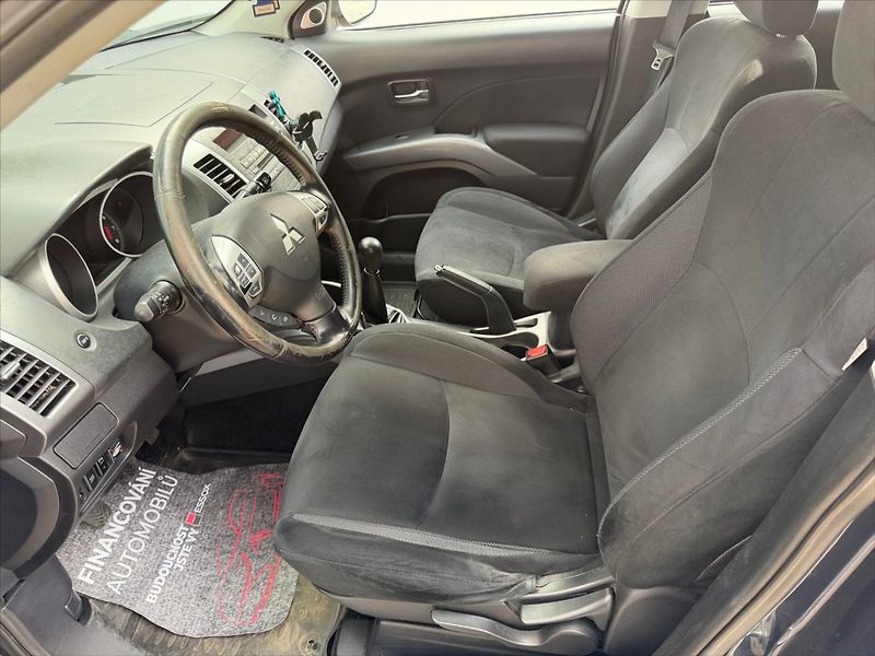 Mitsubishi Outlander 2,4 MIVEC 125kW-LPG-4x4-SERVIS - fotka 12 z 33