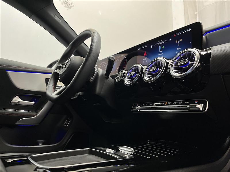 Mercedes-Benz CLA 200d Shooting Brake AMG Style - fotka 16 z 22