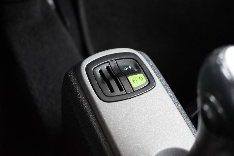 Smart Fortwo 1.0i 52kW *PANORAMA* - fotka 17 z 20