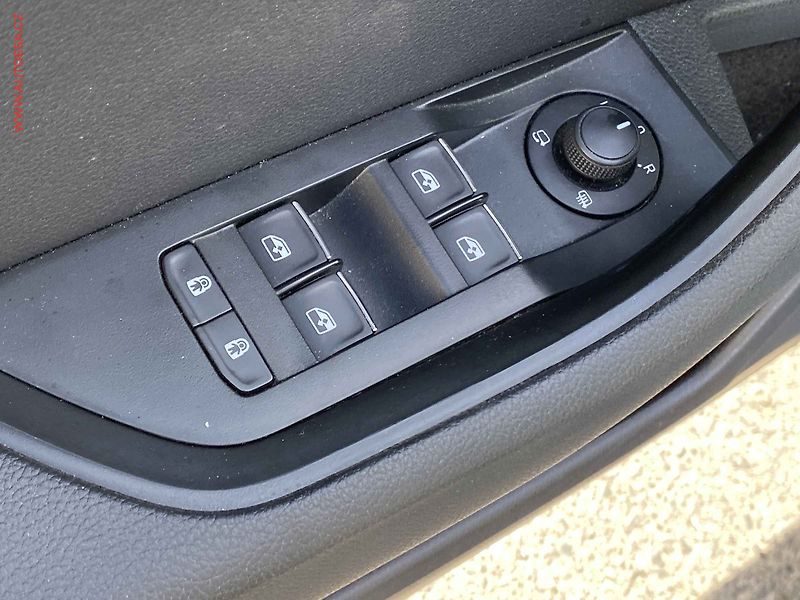 Škoda Superb (2018) 2.0 TDi, Style, DSG, bixen - fotka 11 z 17