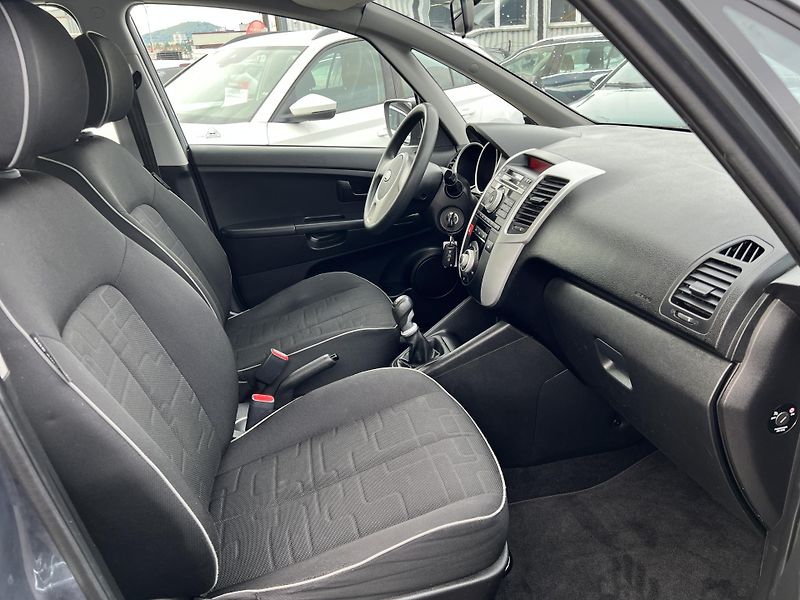 Kia Venga 1.4CVVT 66kw  KLIMA PANORAMA - fotka 28 z 38