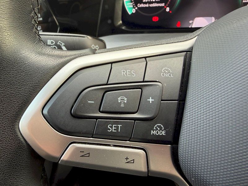 Volkswagen Golf (2024) 1.5 TSI 110kW Life - fotka 12 z 35