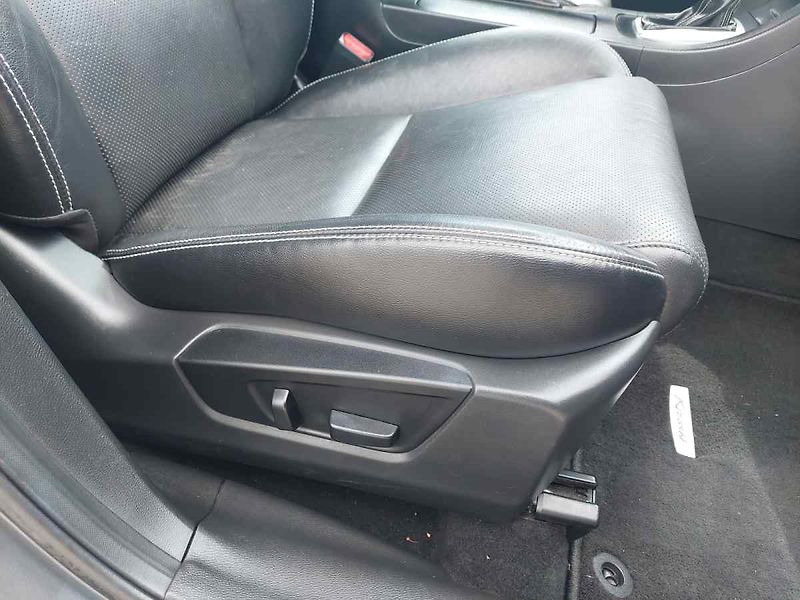 Suzuki Kizashi 2.4 4WD - fotka 34 z 59