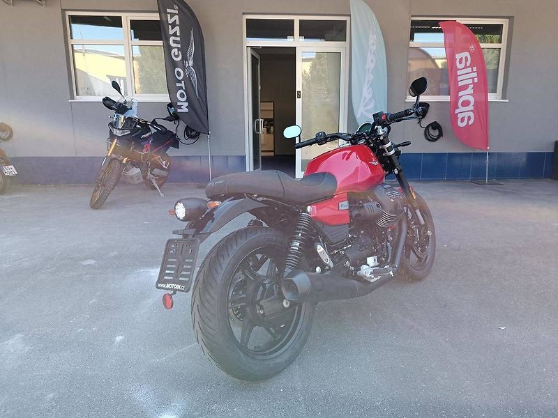 Moto Guzzi V 7 Stone Ten (2026) V7 850 Sport E5+ Rosso Monza - fotka 7 z 9
