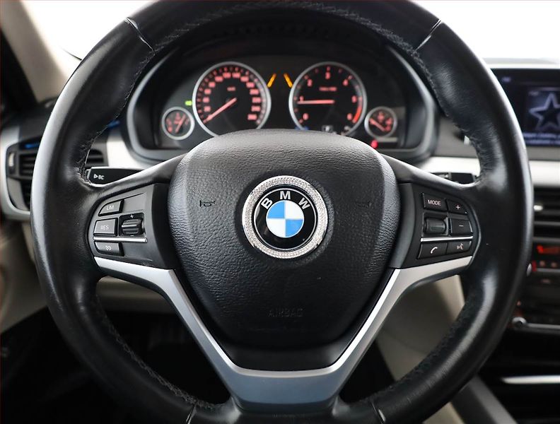 BMW X5 (2018) xDrive25d - fotka 8 z 21