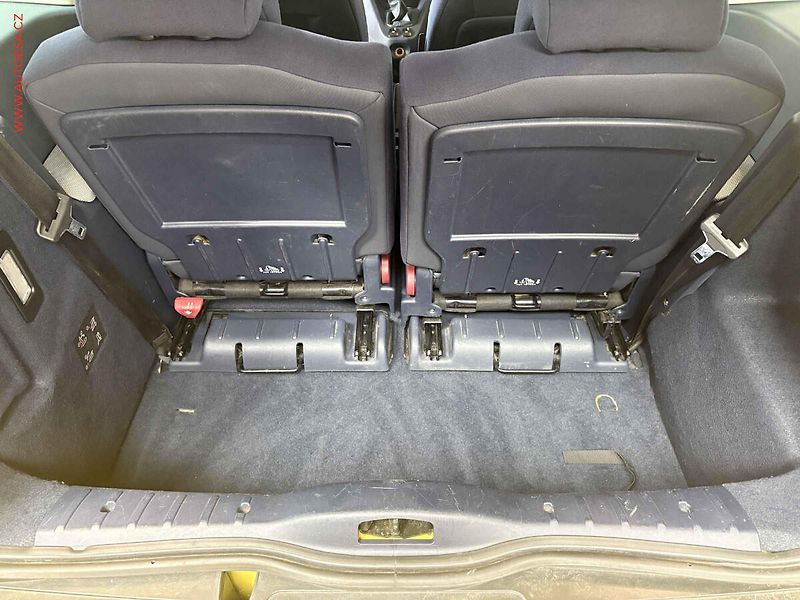 Peugeot 1007 (2006) 1.4i, AC, tažné - fotka 7 z 14