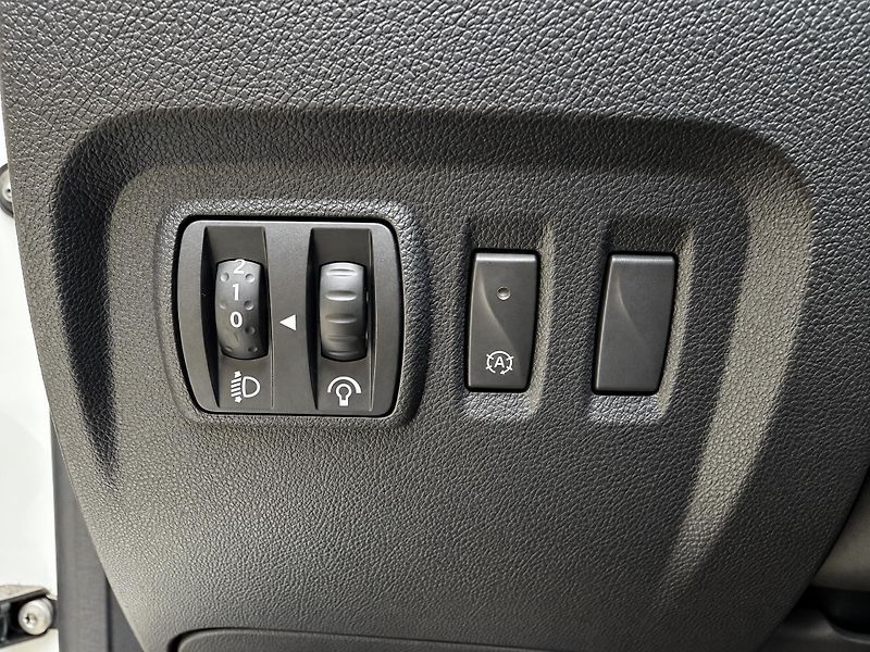 Renault Captur 1,3 TCe 96kW Intens LED Navi - fotka 16 z 42
