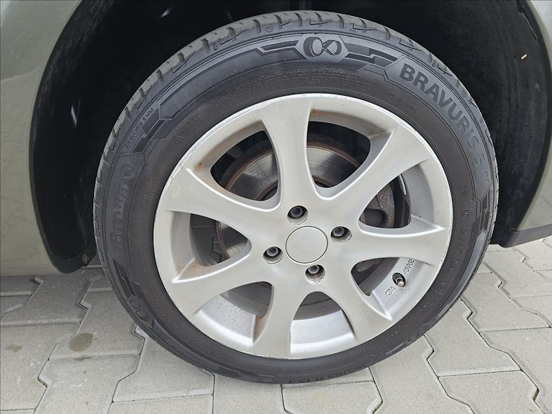 Renault Clio 1,2 i 55KW Grandtour klima ALU - fotka 29 z 35