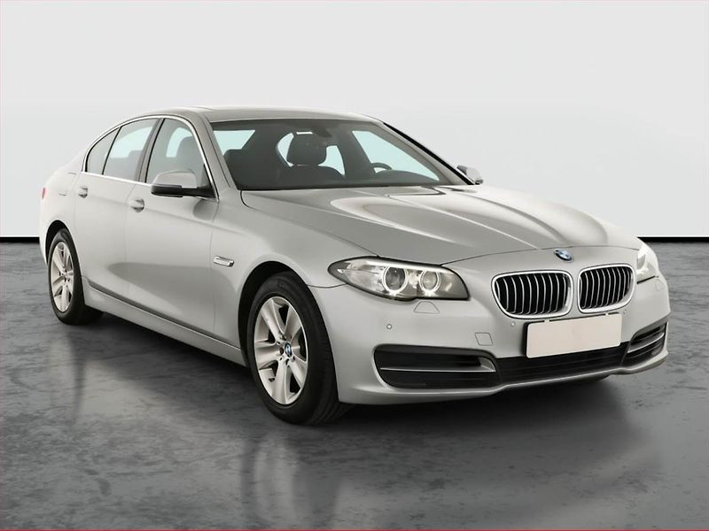 BMW Řada 5 (2014) 520d, Automat, Kůže, Tempomat - fotografie inzerátu