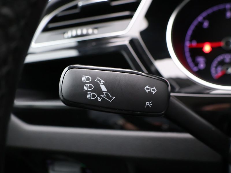 Volkswagen Touran 2,0 TDI DSG Parorama Navi - fotka 16 z 28