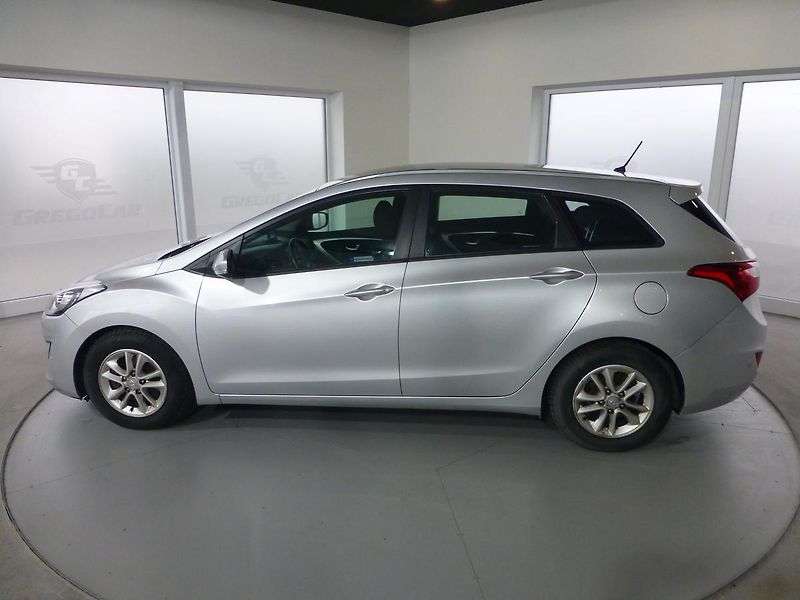 Hyundai i30 (2013) 1,6CRDI*ALU**VYHŘ.SED***KAMERA - fotka 8 z 25