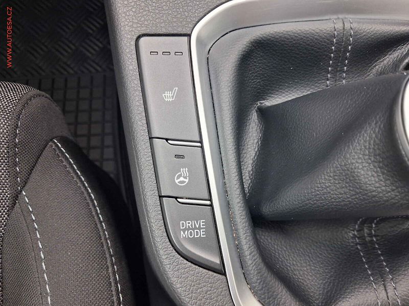 Hyundai i30 (2023) 1.5 T-GDi 48V, 1.maj,ČR - fotka 12 z 18