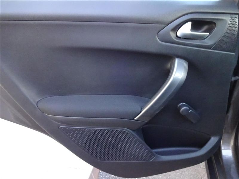 Peugeot 2008 1,2i 61kW - fotka 23 z 55