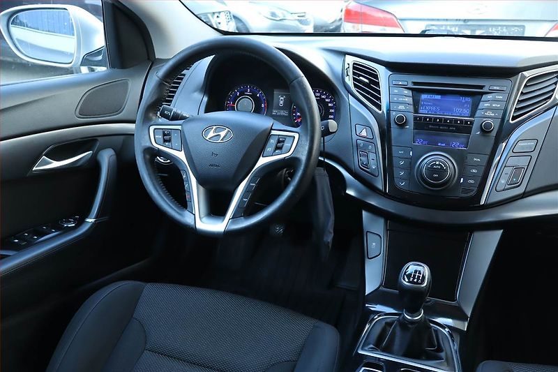 Hyundai i40 (2012) 1.7 CRDi, Serv.kniha, Xenony - fotka 7 z 23