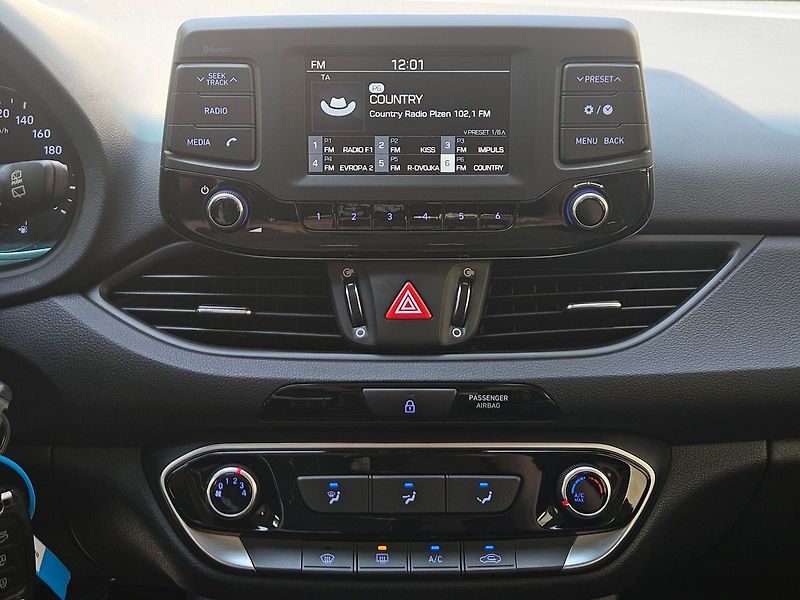 Hyundai i30 1,6 CRDi DPH Trikolor Comfort - fotka 23 z 36