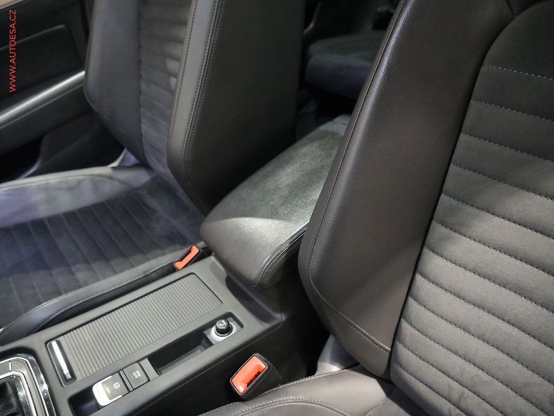 Volkswagen Passat (2019) 2.0 TDi, DSG, navi, LED - fotka 19 z 21