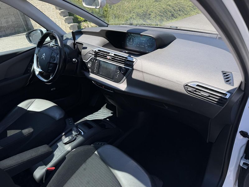 Citroën C4 Picasso 1,6i 121kW EXCLUSIVE - fotka 16 z 23