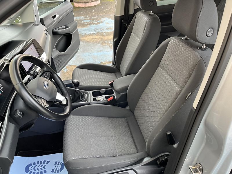 Volkswagen Caddy (2023) 2.0TDI 90KW Tourneo Connect 6r - fotka 9 z 33