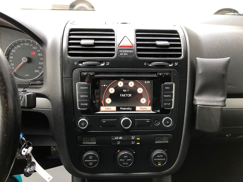 Volkswagen Golf Variant (2009) 1.9 TDi - fotka 21 z 27
