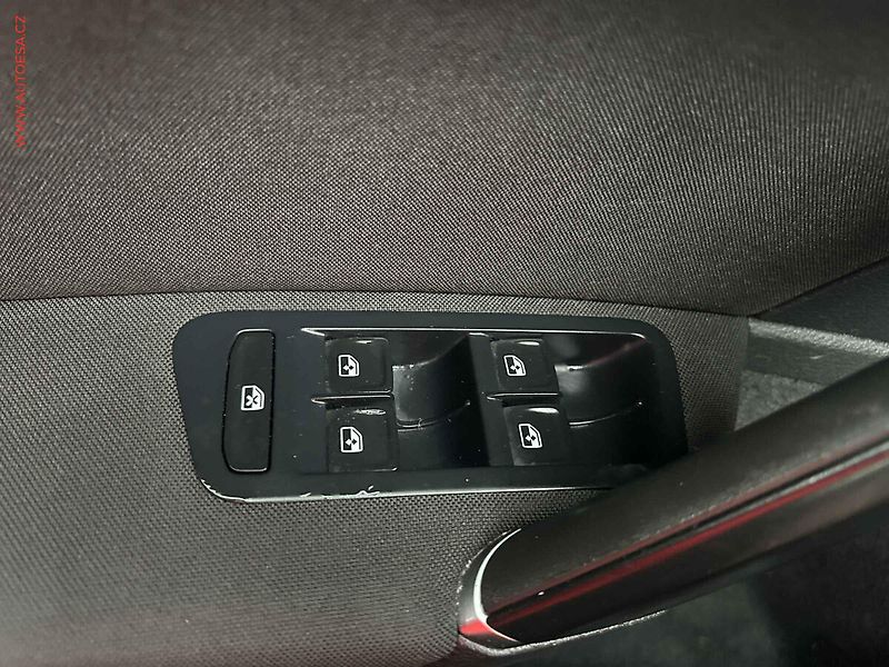 Volkswagen Golf (2018) 1.5 TSi, servis.kniha - fotka 11 z 18