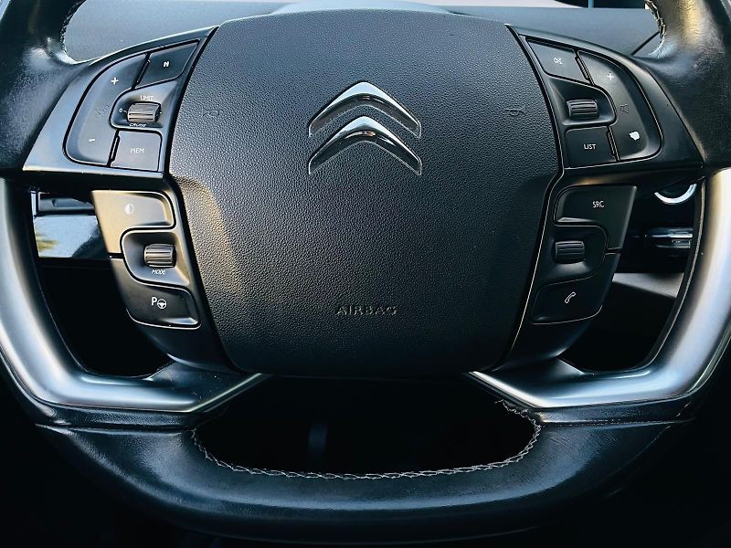 Citroën Grand C4 Picasso 2.0HDi MANUÁL KAMERA TAŽNÉ - fotka 24 z 48