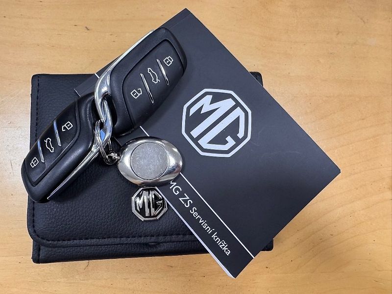 MG ZS (2023) 1,0 TGI (111k) 6AT Exclusive - fotka 39 z 42