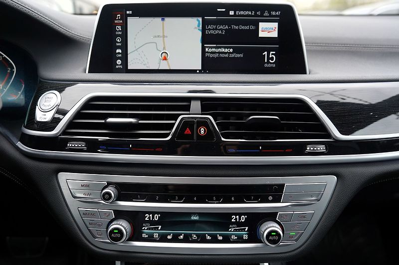 BMW Řada 7 730d xDrive/Mpaket/9AT/Lasery - fotka 38 z 47
