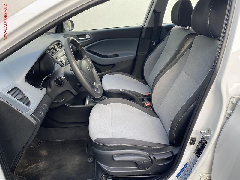 Hyundai i20 (2015) 1.2i, ČR, Klima - fotka 9 z 15