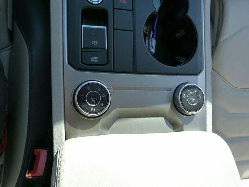 Volkswagen Touareg 3.0 TDI - fotka 20 z 42
