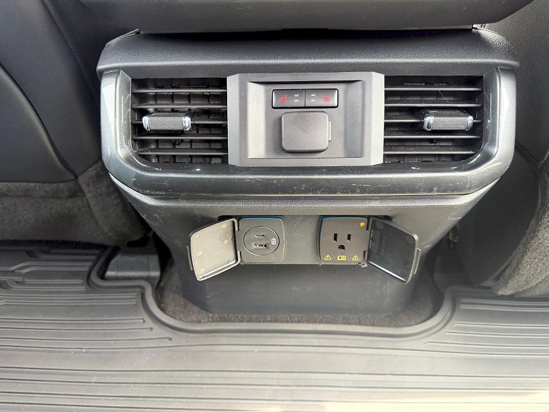 Ford F-150 (2021) Lariat 3.5L 298kW 4x4 - fotka 26 z 35