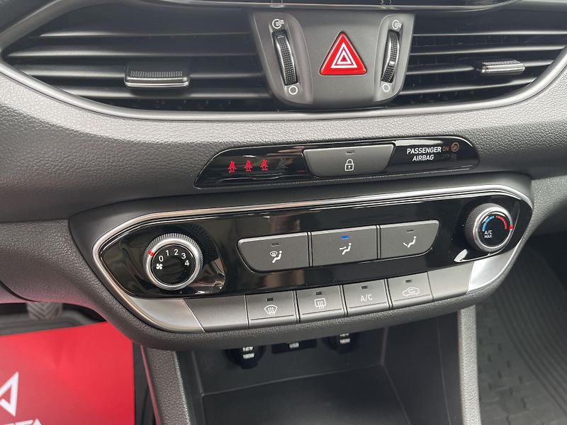 Hyundai i30 1.6d NEHAV-NAVI-DPH-po STK! ČR - fotka 31 z 43