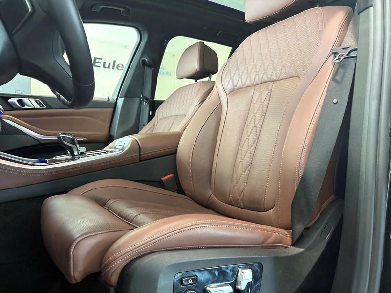 BMW X5 xDriveM50i Pano HuD H/K 360 Ta - fotka 7 z 21
