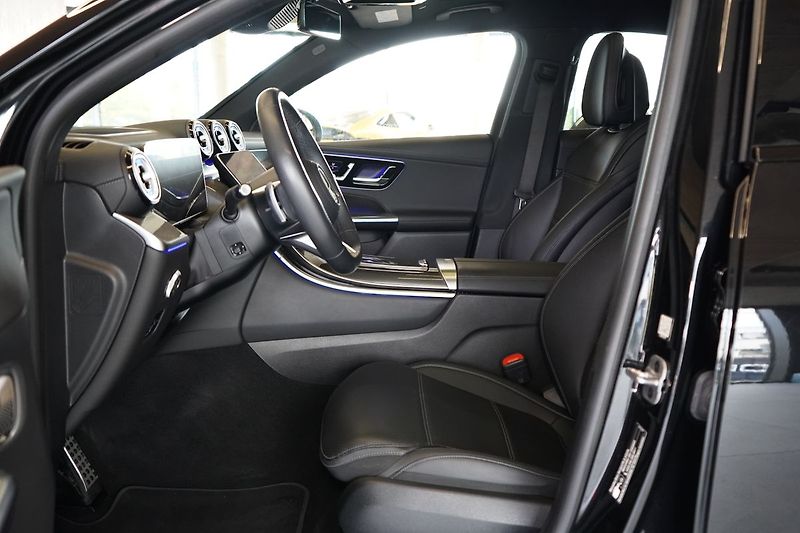 Mercedes-Benz GLC 220d Kupé 4M AMG, Masáž, 360° - fotka 18 z 50