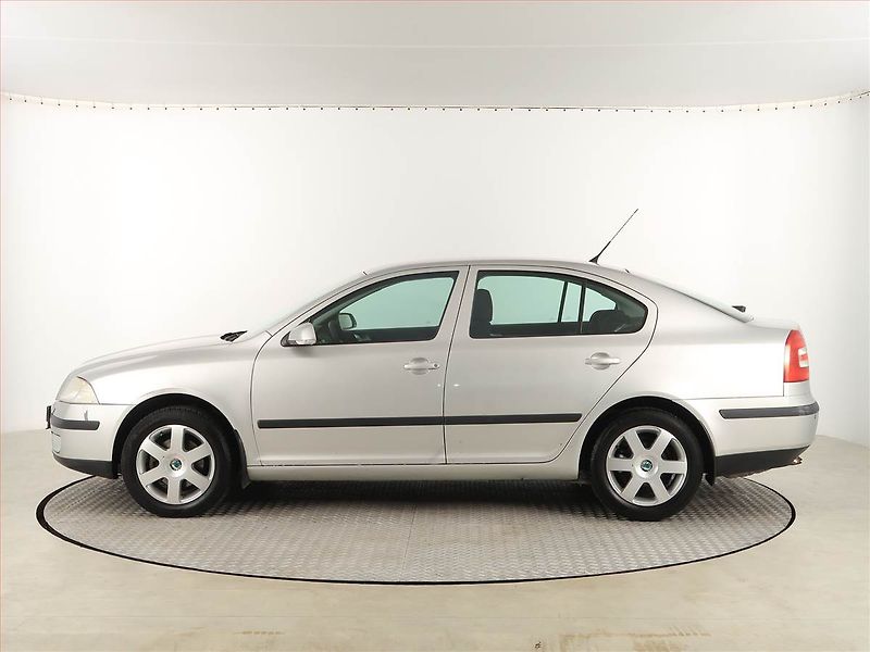 Škoda Octavia (2007) Ambiente 2.0 TDI, nová STK - fotka 3 z 16