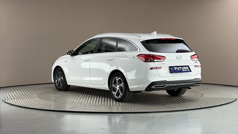 Hyundai i30 1.5 T-GDI Smart Kombi - fotka 2 z 23