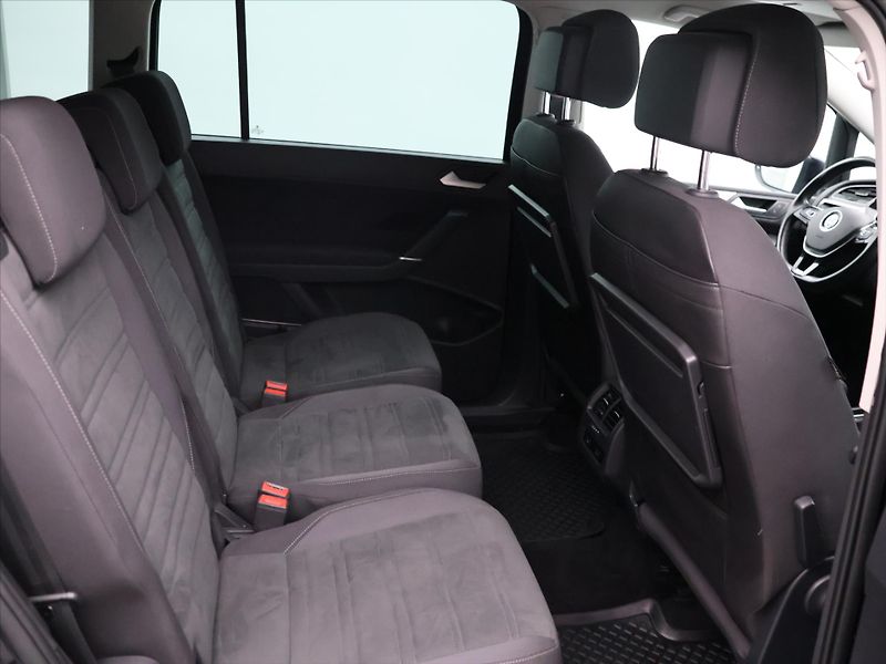 Volkswagen Touran 1,5 TSI EVO 110kW HighLline - fotka 14 z 34