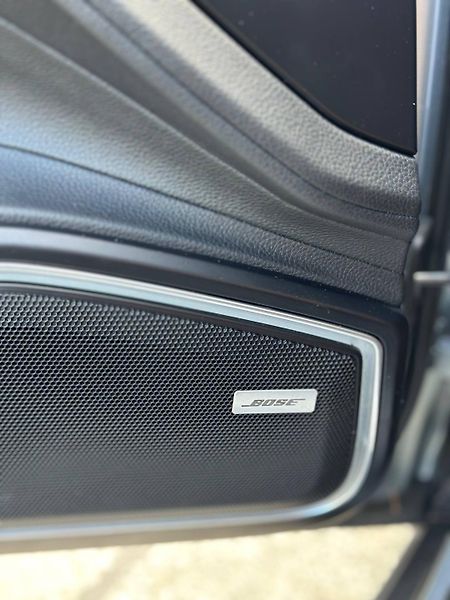 Porsche Panamera (2018) 3.0 V6 246KW AT 2018 65TKM - fotka 35 z 37