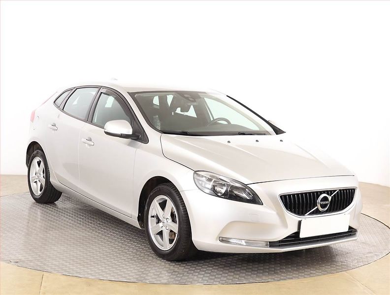 Volvo V40 (2016) 2.0 D2, Serv.kniha - fotka 1 z 16