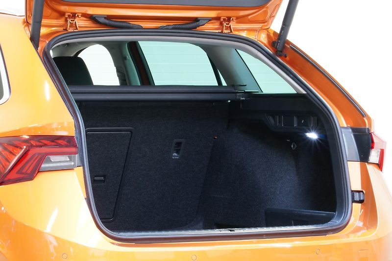 Škoda Octavia 2.0TDI 110kW,4x4,SCOUT,1MAJ,ČR - fotka 9 z 38
