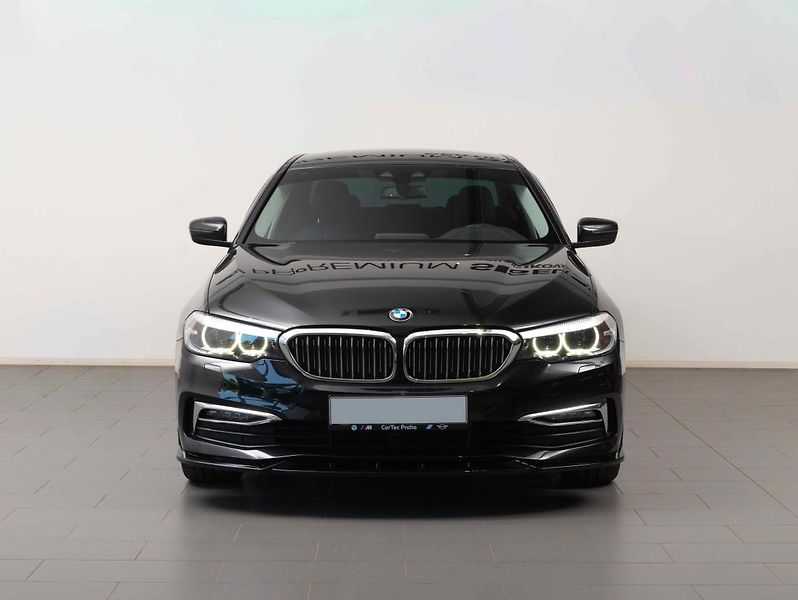 BMW Řada 5 520d xDrive - fotka 2 z 22