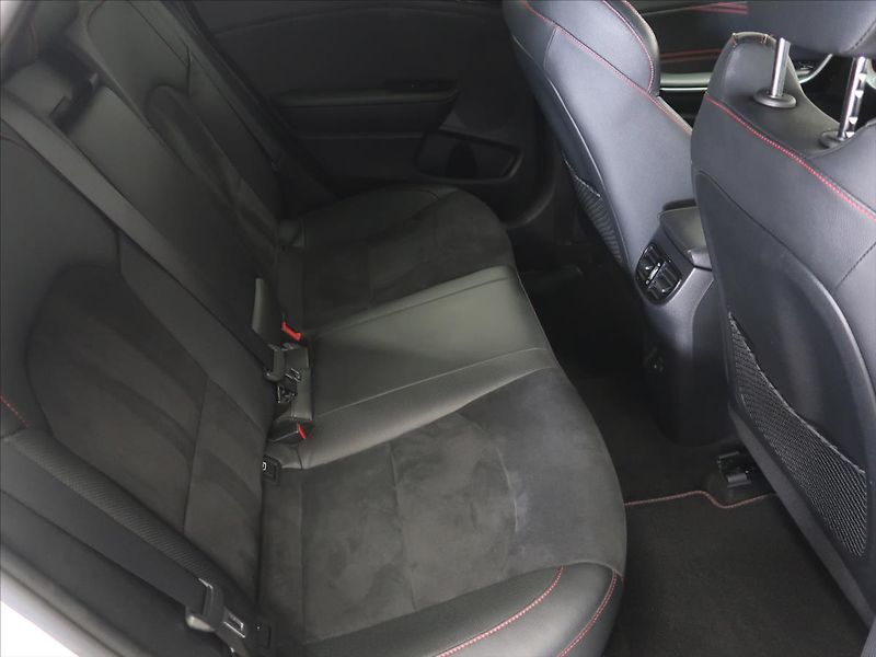 Kia ProCeed 1,6 T-GDI GT 150KW CZ TOP STAV - fotka 14 z 40