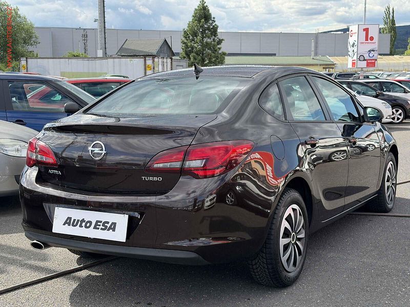 Opel Astra (2014) 1.4i, 2.maj,ČR, STK6/28 - fotka 4 z 16