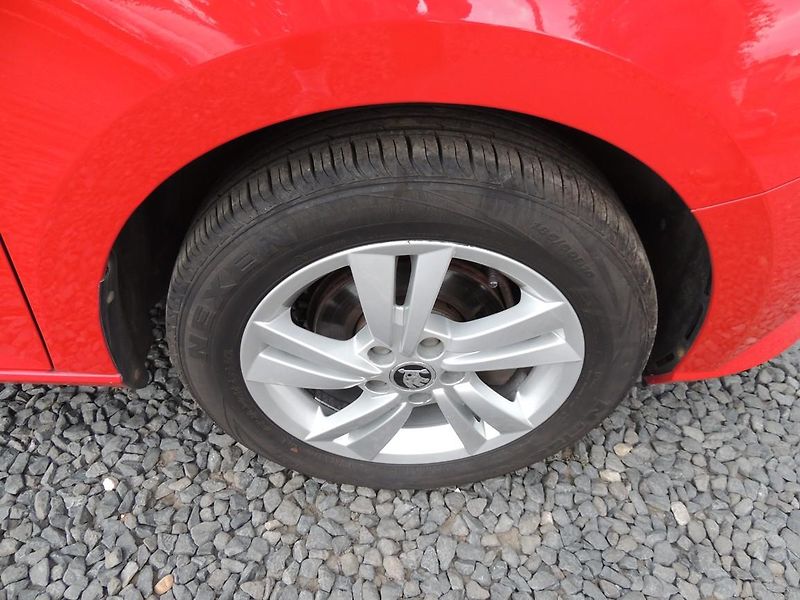 Škoda Fabia (2019) 1.0MPi,44kw,Amb,ČR,1.maj.TZ - fotka 29 z 35