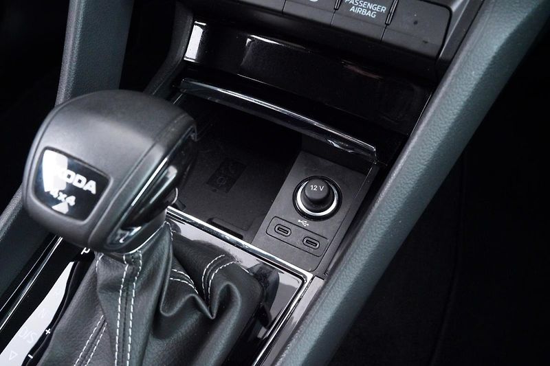 Škoda Karoq 2.0TSI 4x4 Sportline DCC Kůže - fotka 22 z 29