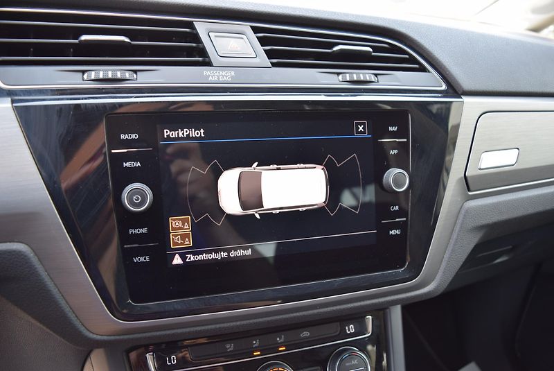 Volkswagen Touran (2019) 1.5TSI 110kw CLBMT 7MÍST TAŽNÉ - fotka 25 z 46